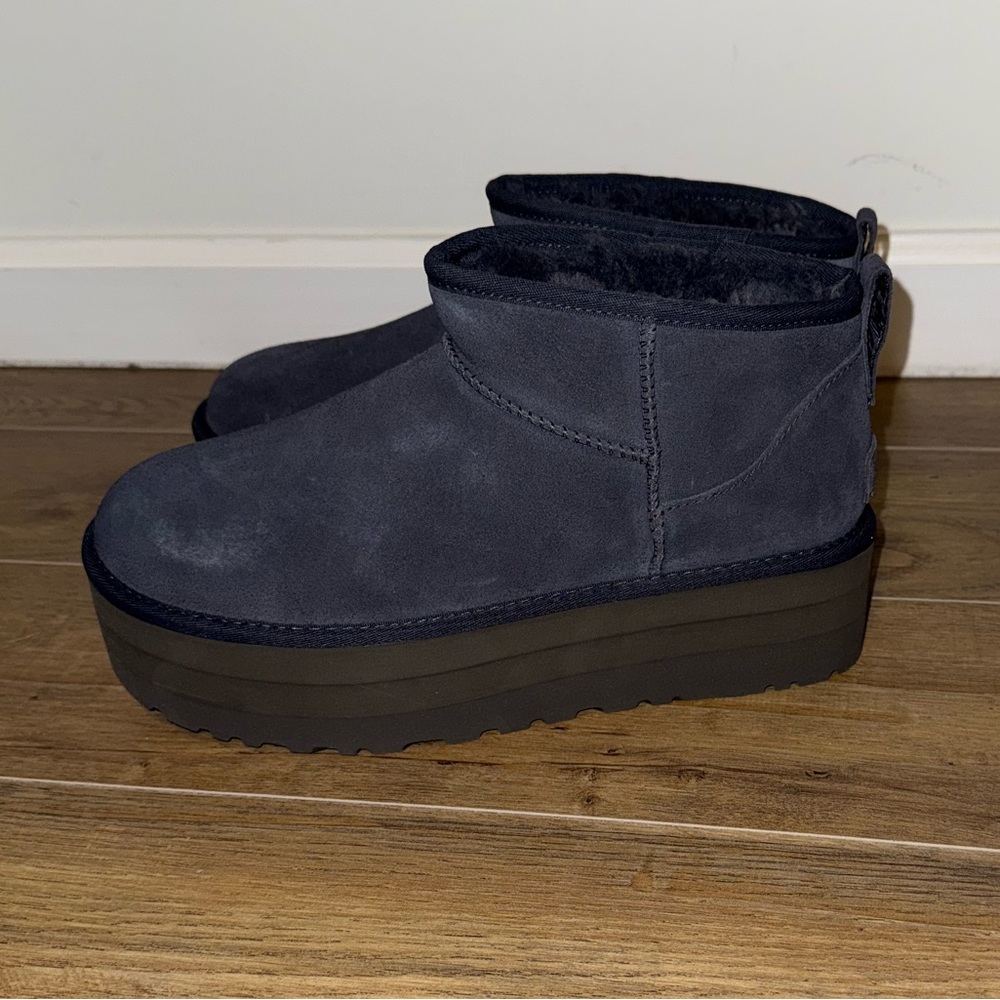 UGG Platform Short Boots - Picture 3 of 7